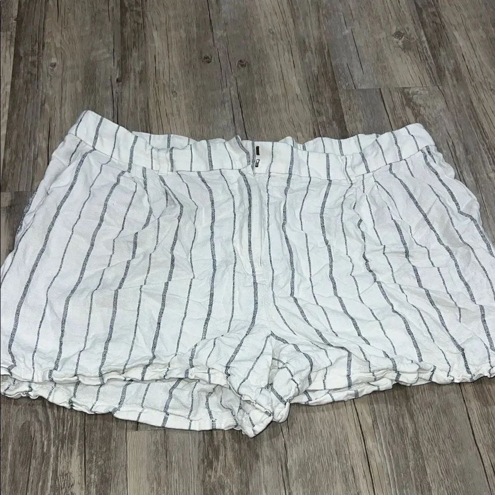 Old Navy High Waist Striped Shorts - White and Gray